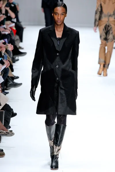 Look 16